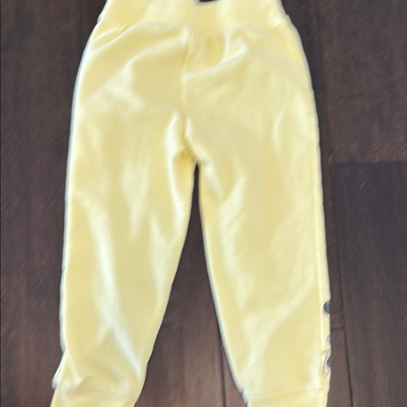 Adorable Toddler Girls GAP Disney Minnie and Mickey Yellow Sweatsuit! - Picture 10 of 12